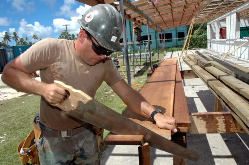 menuisier-ST MARTIN DE PALLIERES-min_worker_construction_building_carpenter_male_job_build_helmet-893290